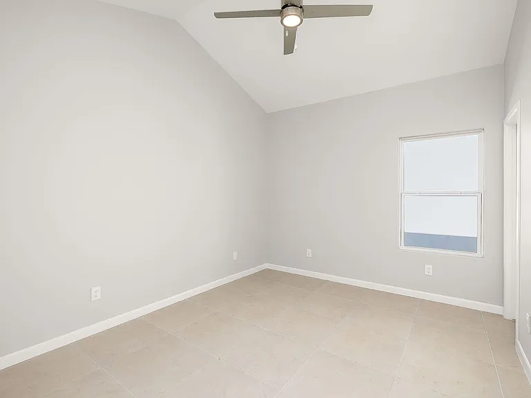 704 Oriole Rd — Photo 7