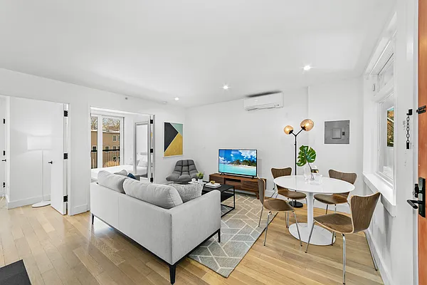 Rented by MNS | media 9