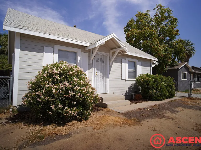 412 El Tejon Ave — Photo 2