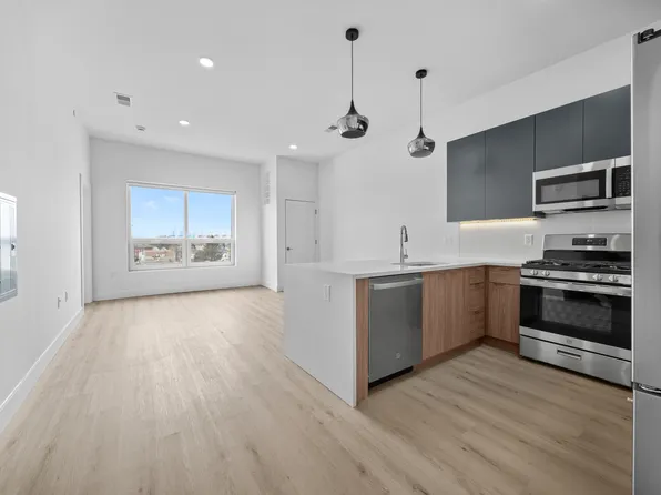 17 Avenue East image 1 of 57