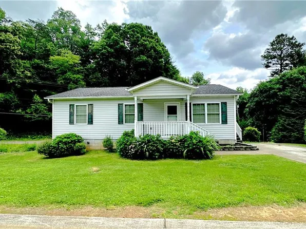 101 Apostle Dr, Mount Airy, NC 27030