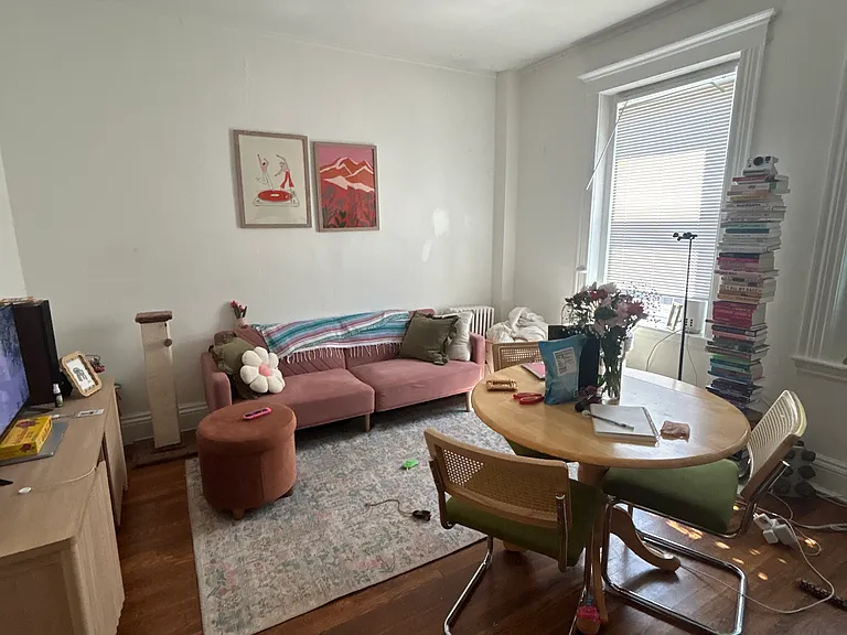 195 Strathmore Rd #4 — Photo 6