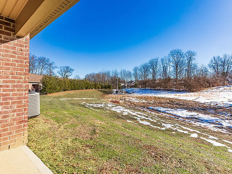 1219 Sparta Dr — Photo 3