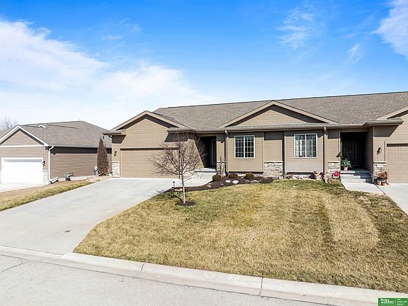 2nd image of 2914 Lakeside Dr