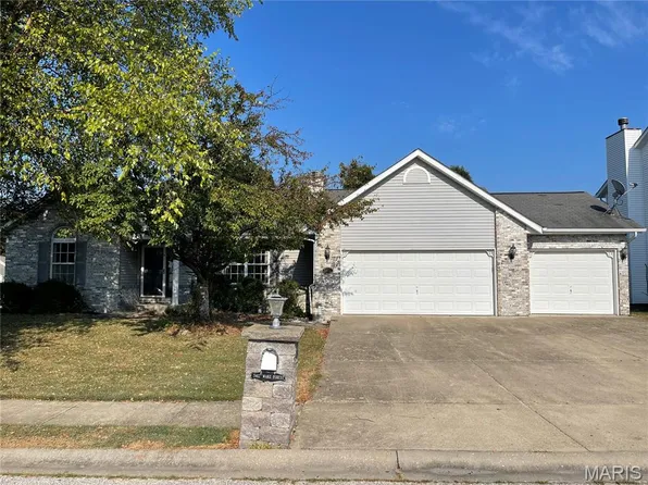 5412 Wake Forest Dr, Fairview Heights, IL 62208