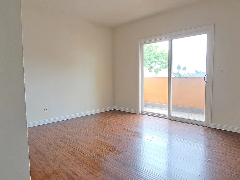 1340 W 85th St #3 — Photo 11