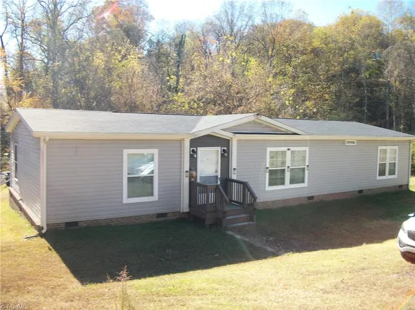 403 Riverside Dr, Eden, NC 27288