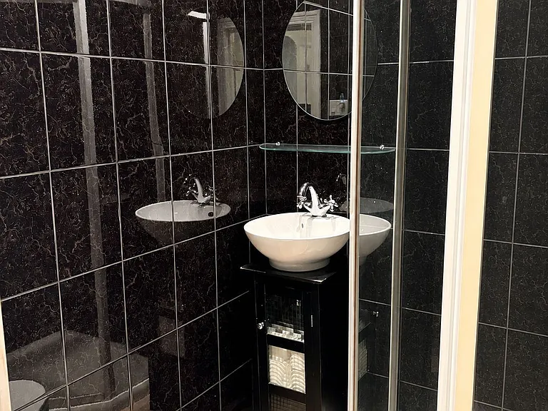 17 Adelaide St #1 — Photo 7