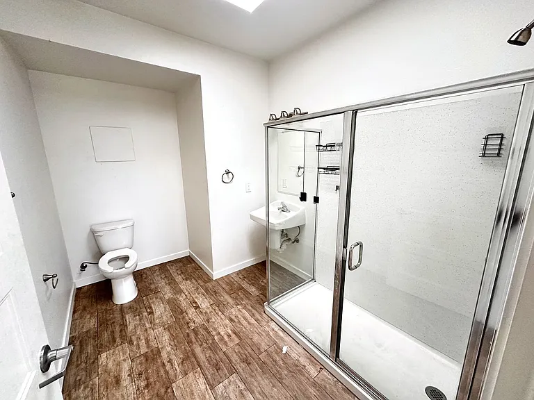 646 Hegenberger Rd #C — Photo 13