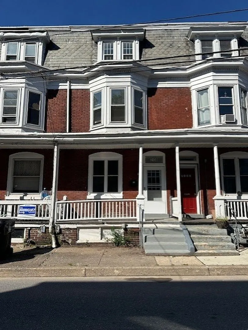 This 3-bedroom, 2-bathroom home in Harrisburg, PA offers practical living located in Harrisburg S... — Photo 1