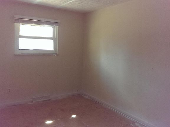 3rd image of 279 Woodbridge Pl SW