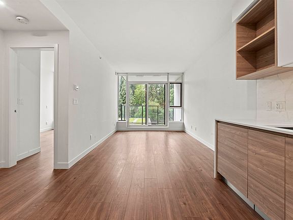 4th image of 585 Austin Ave #502
