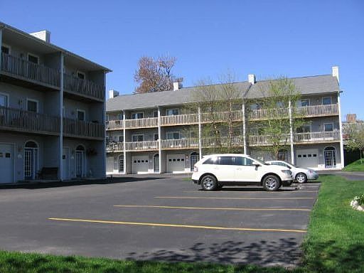 2nd image of 4 River Bluff Dr