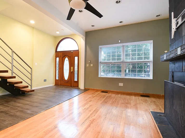 3332 W Le Moyne St — Photo 6
