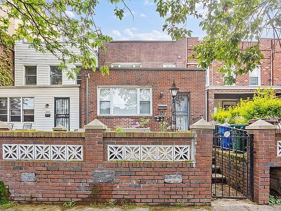 2nd image of 2322 24th St #2