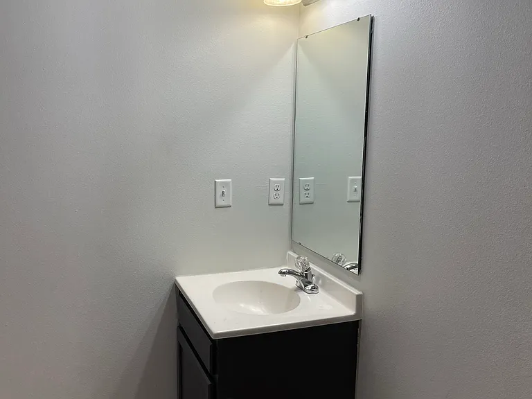 408 S Van Buren St #8 — Photo 14