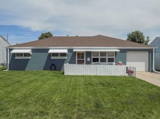 144 W 5th Ave, Holdrege, NE 68949
