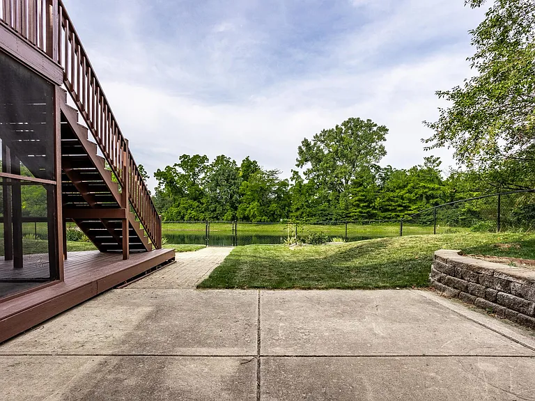 6765 Woodcliff Cir — Photo 42