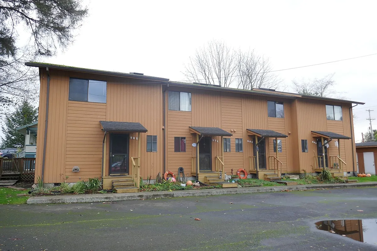 Building Photo - 551-561 571 #&-581
