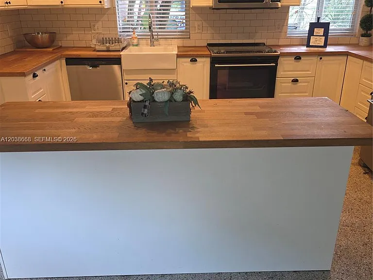 2532 Garfield St — Photo 8