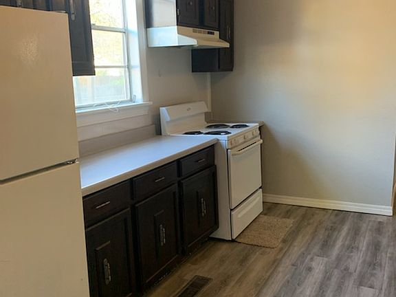 2nd image of 711 S Bixby St