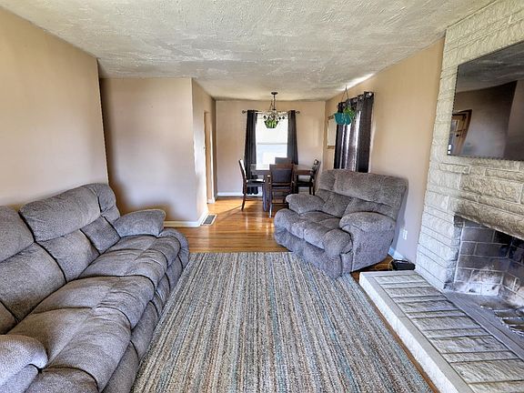 4th image of 1720 Silver Ln
