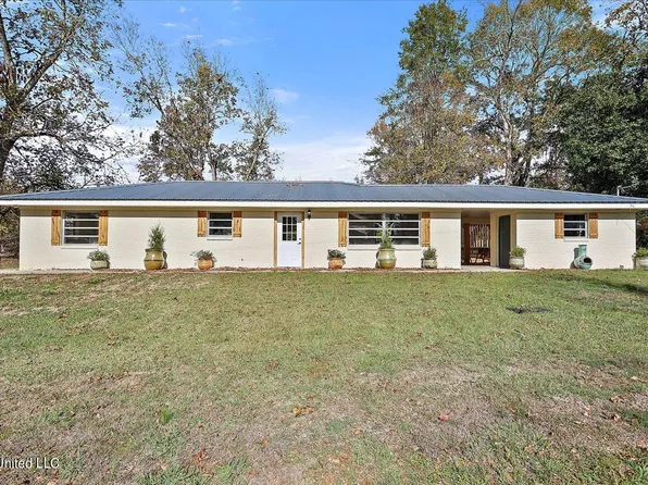 405 5th St SW, Magee, MS 39111