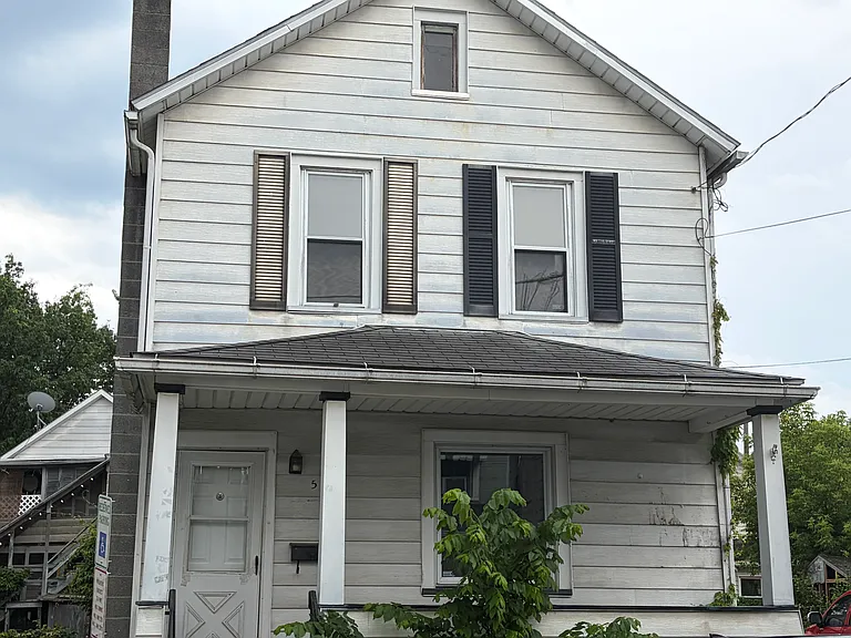 52 Cedar St — Photo 1
