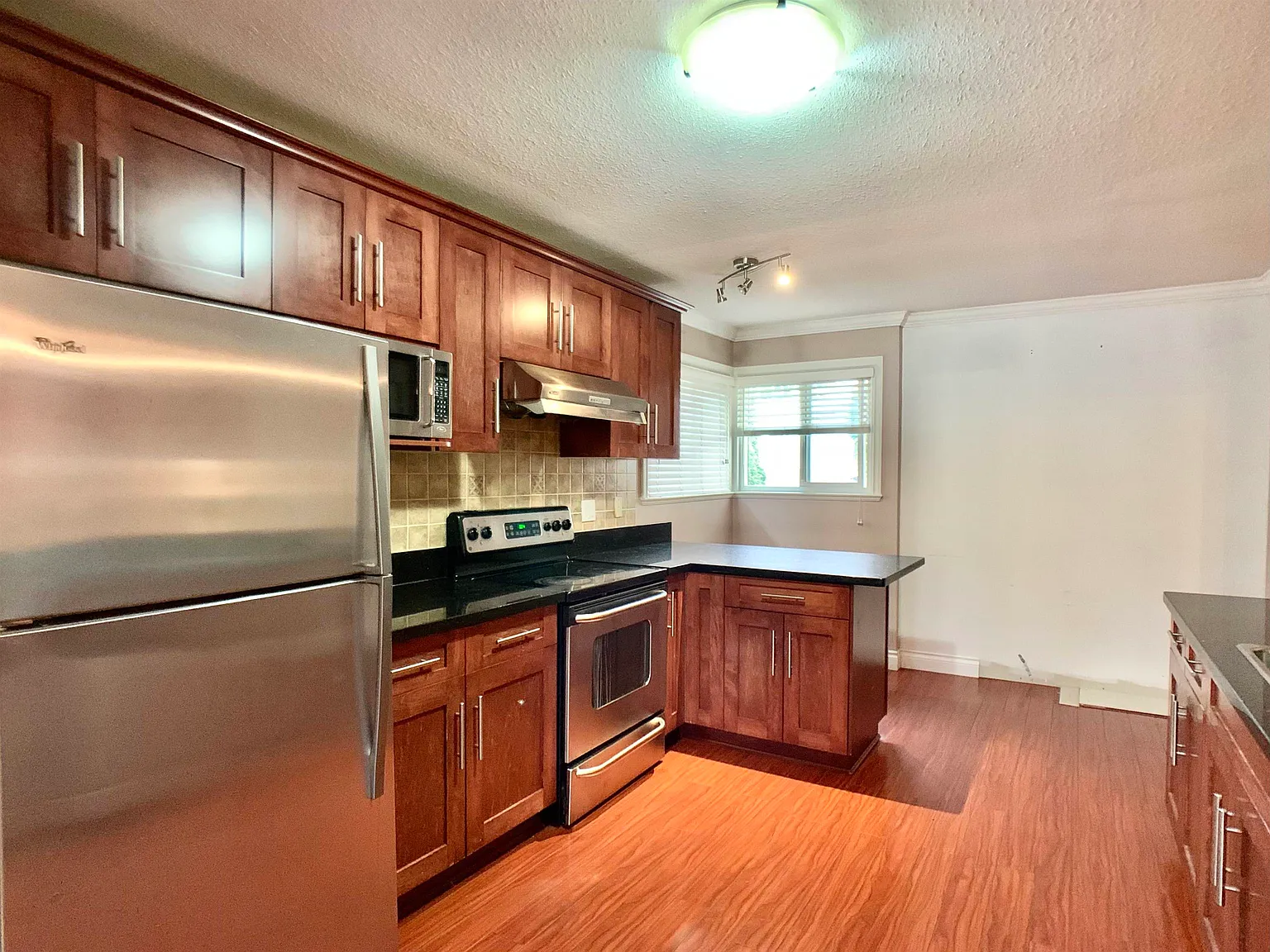 4 bed, 2100 sqft, $4,000 — Photo 3