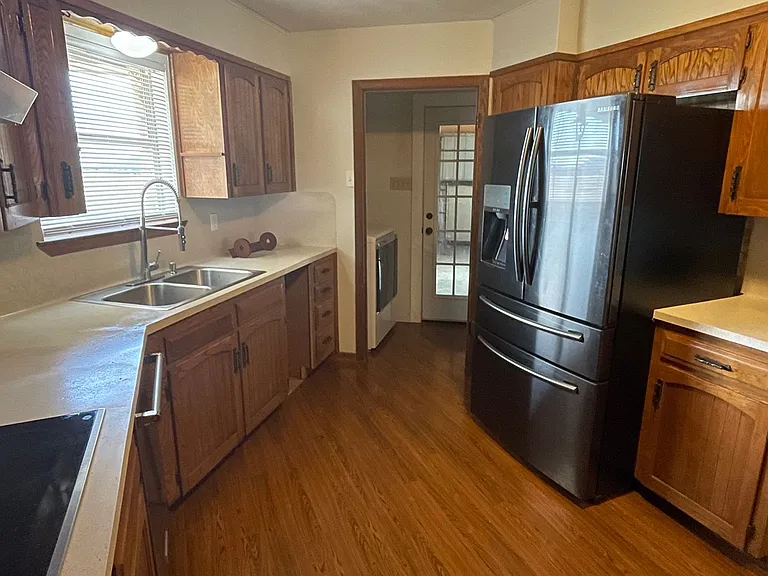 552 Lawson Ln — Photo 9