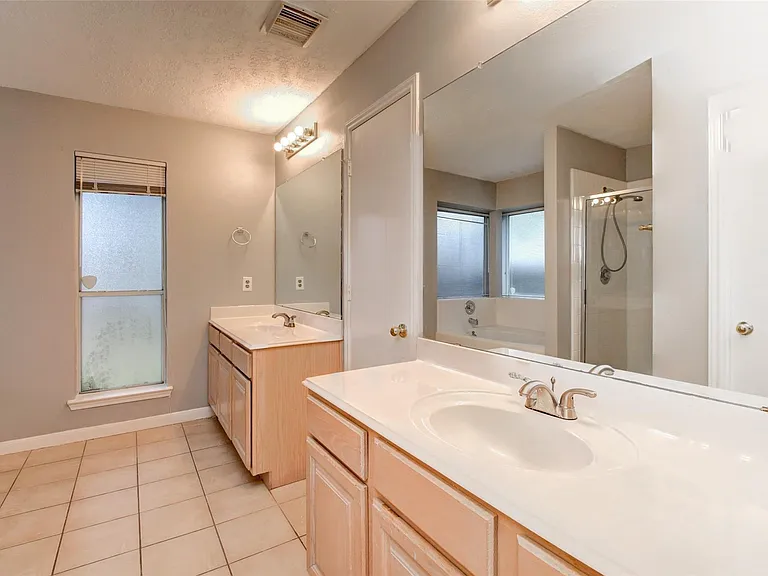 2114 Whirlaway Dr — Photo 23