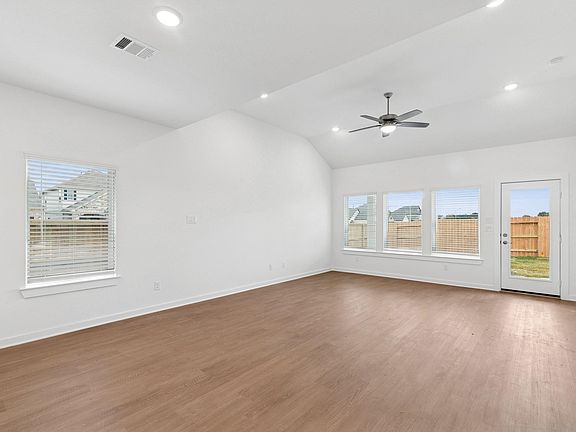 3rd image of 32503 Midsummer Dr