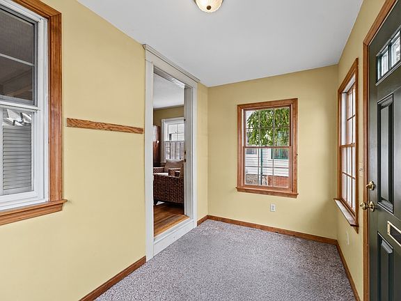 3rd image of 194 Clinton St