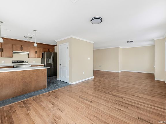 3rd image of 316 E 4th Street
