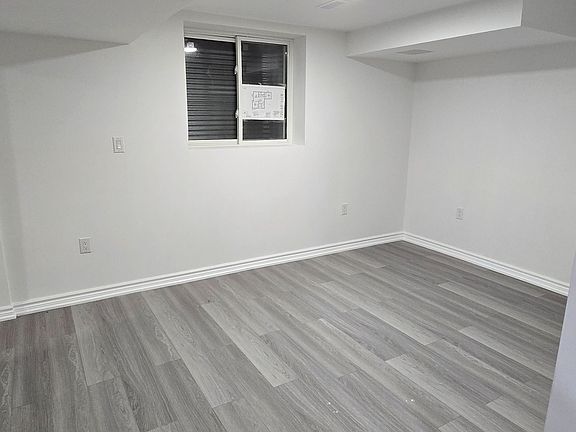 4th image of 36 Crombie St