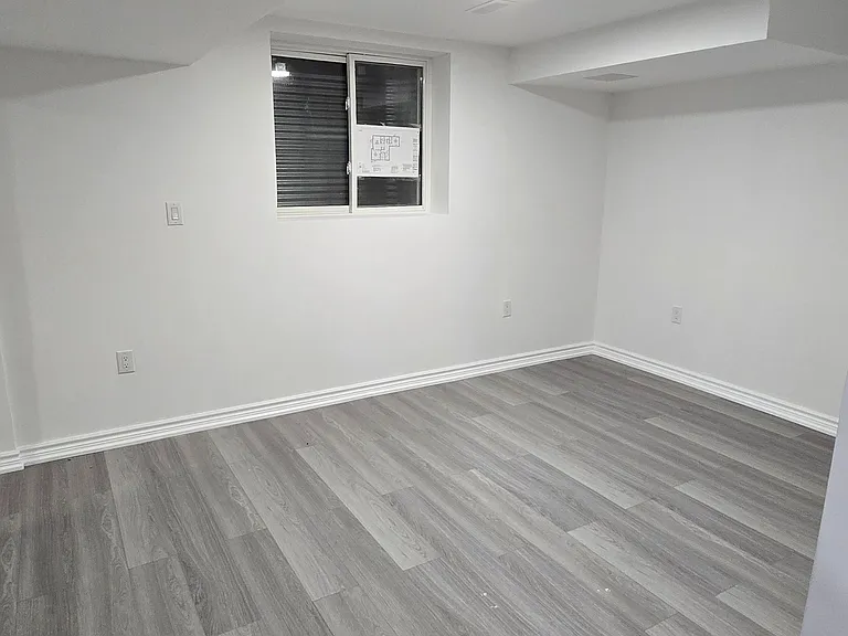 36 Crombie St — Photo 4
