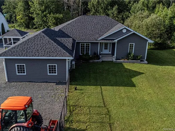 3367 Woodstock Rd, Fredericton, NB E3E 1A5