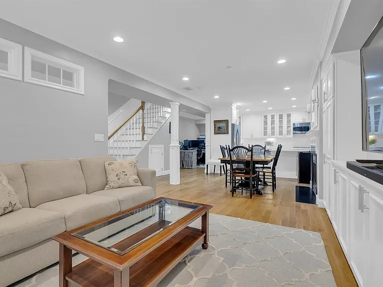 26 Yarmouth St #1 — Photo 4