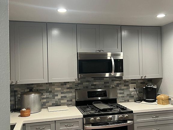 4th image of 6614 Clybourn Ave Unit 5