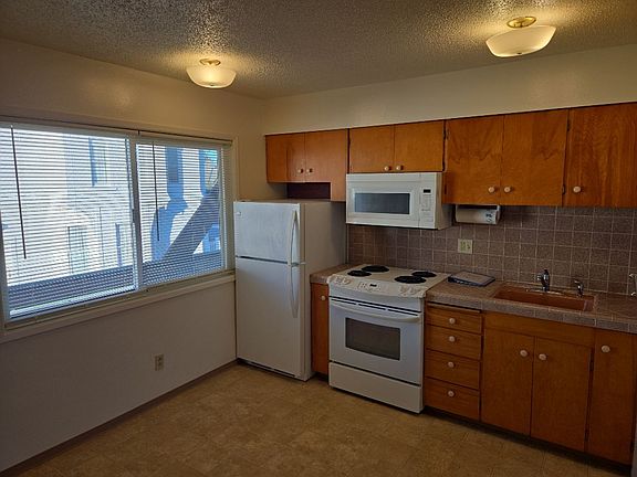 3rd image of 914 M St #99D06995D
