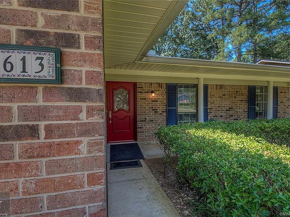 3rd image of 1613 Applewood Dr