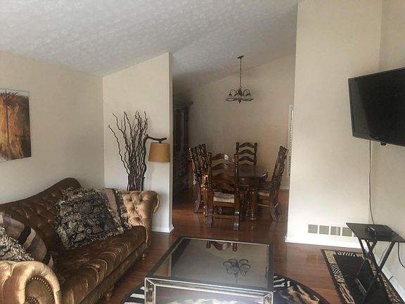 4th image of 5111 Doral Ave