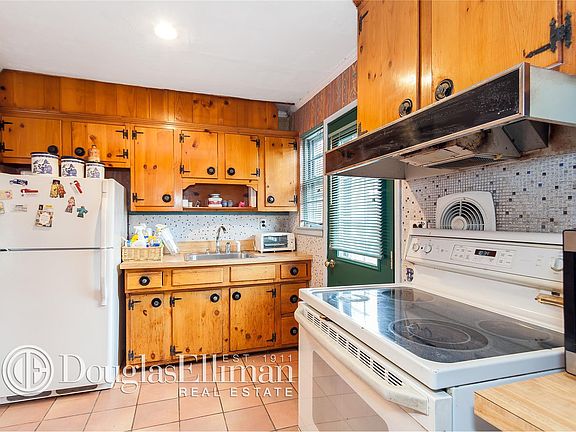 4th image of 7 Barry Ct