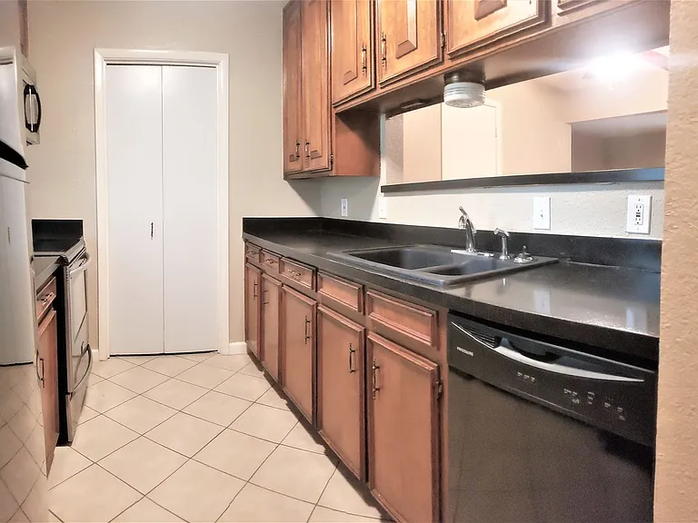 7604 Bridges Ave #B — Photo 4