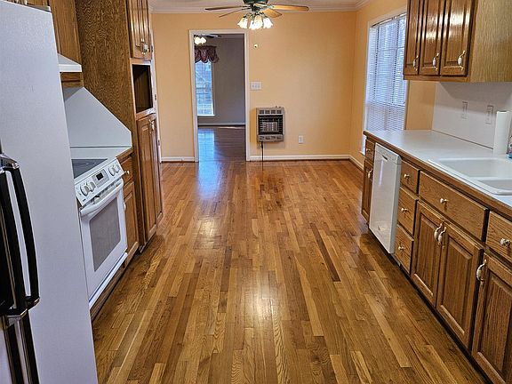 4th image of 10 Red Bud Ln