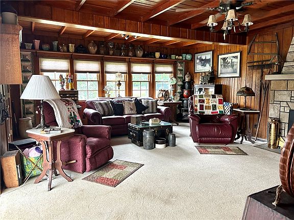 4th image of 3022 Tamarack Dr