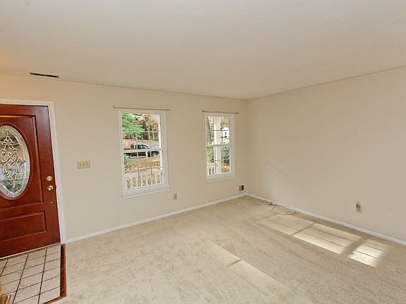 5th image of 42 Barkwood Ln