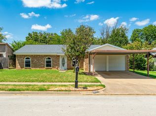 6005 Robin Dr, Watauga, TX 76148