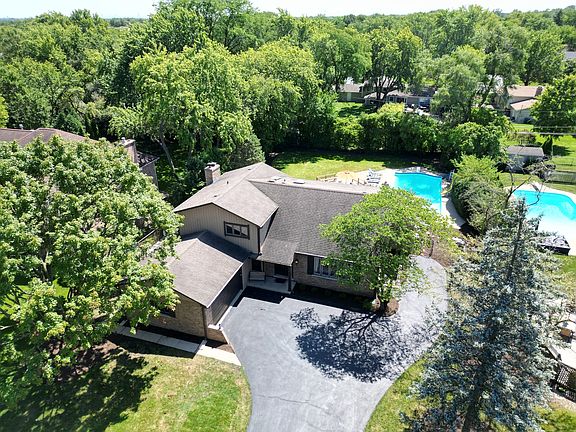 2nd image of 2523 Woodland Dr