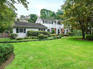 8 Wren Ct, Glen Head, NY 11545